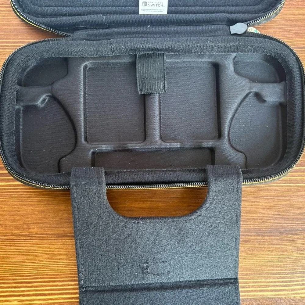 Nintendo Switch Carrying Case + 2 Game Storage Animal Crossings Full Art‎ Deluxe